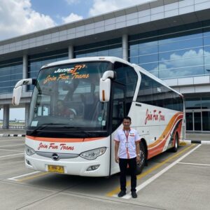 sewa bus medium