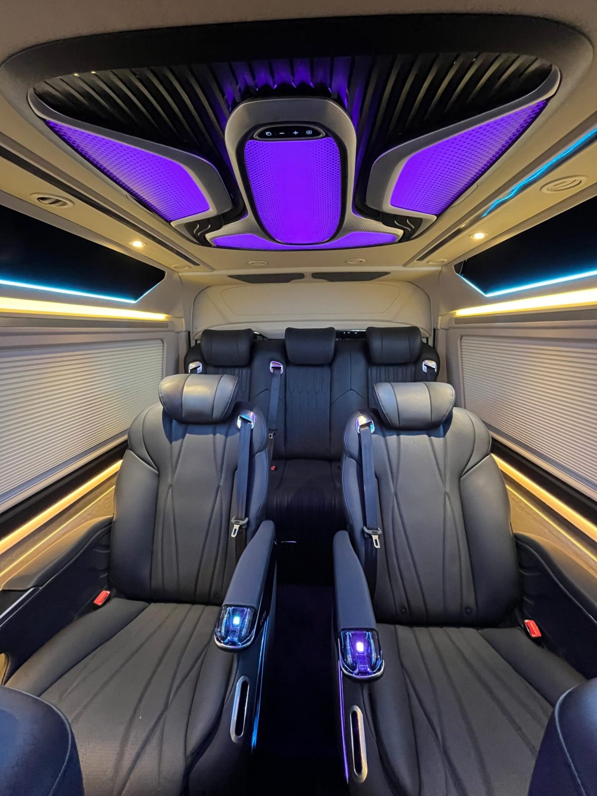 Sewa Hiace Luxury Jakarta