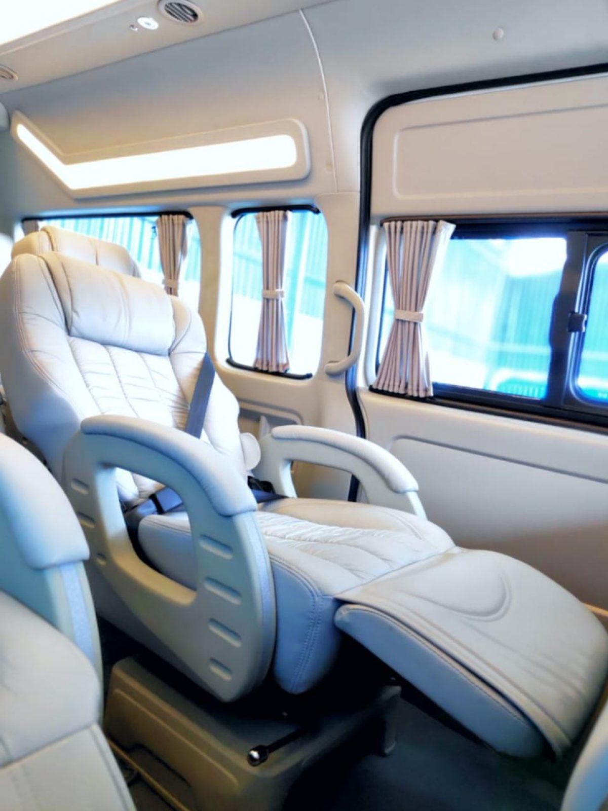 Sewa Hiace Luxury Jakarta