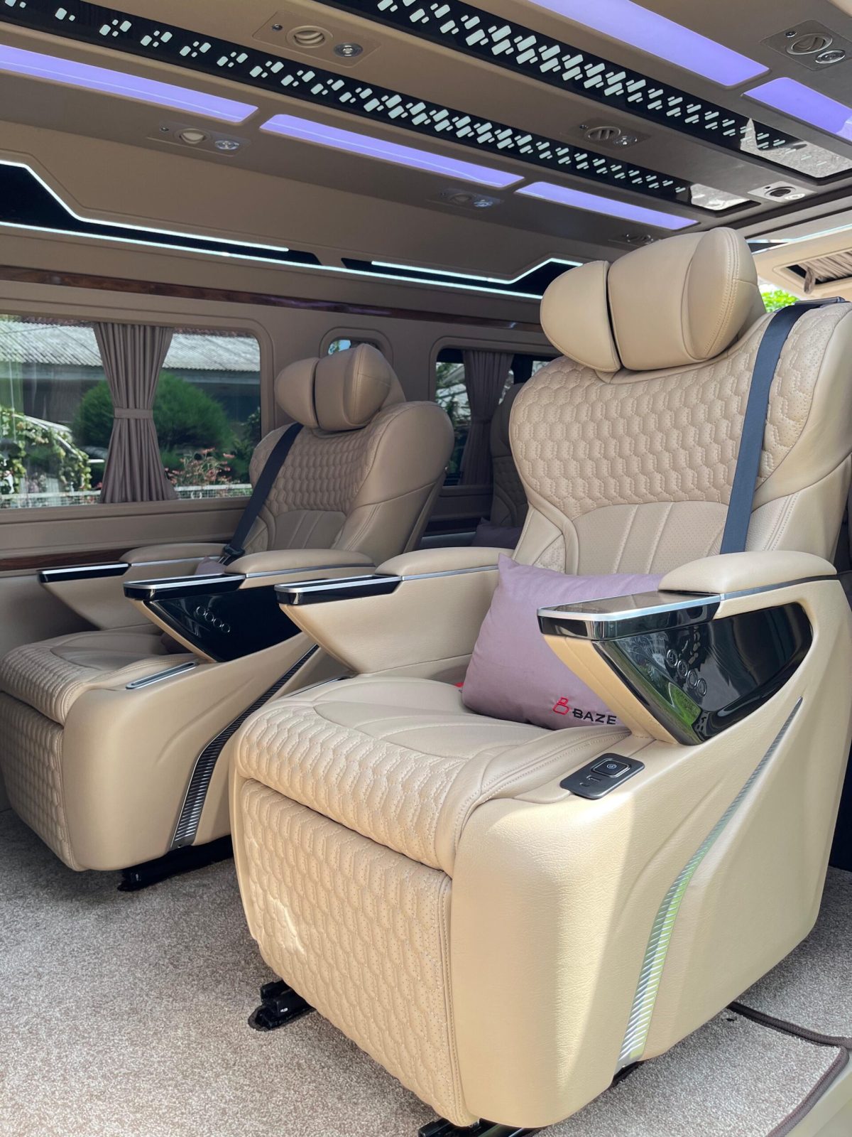 Rental Hiace Luxury Vip
